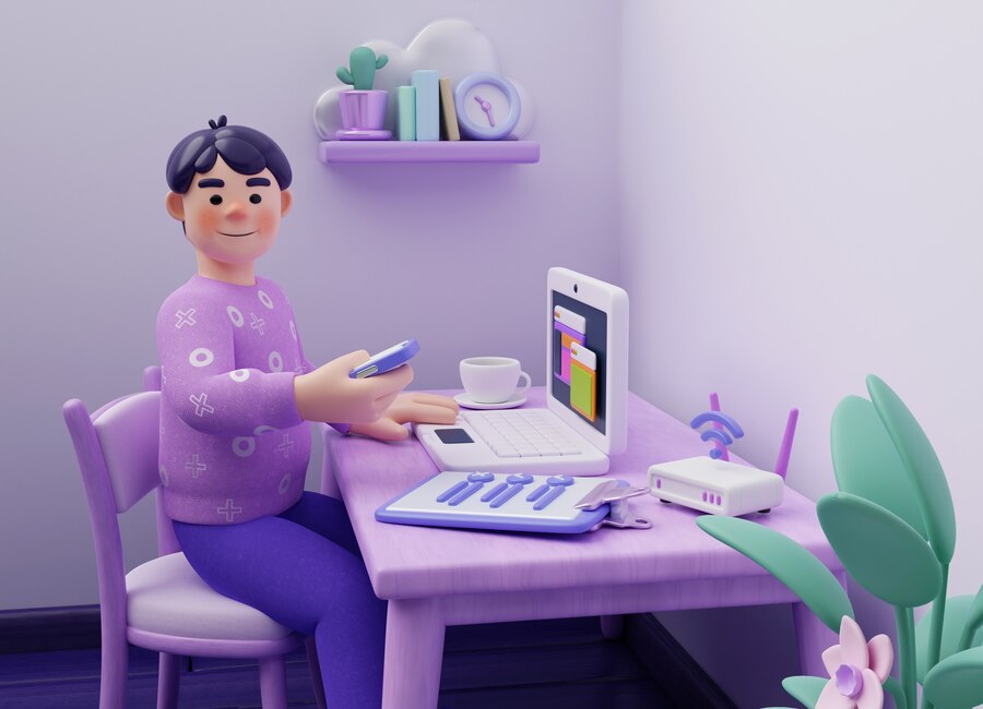 Personagem 3D sentado em uma mesa de trabalho, usando um smartphone com uma expressão sorridente. Na mesa, há um laptop com uma tela colorida, uma xícara, um dispositivo doméstico e itens de escritório em um ambiente decorado em tons de roxo. Uma planta está visível ao lado da mesa.